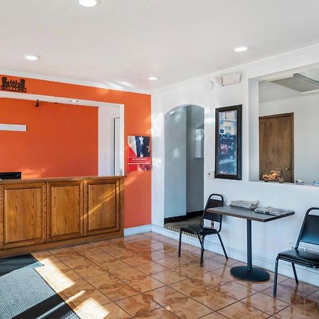 Oyo Townhouse Dodge City Ks Luaran gambar