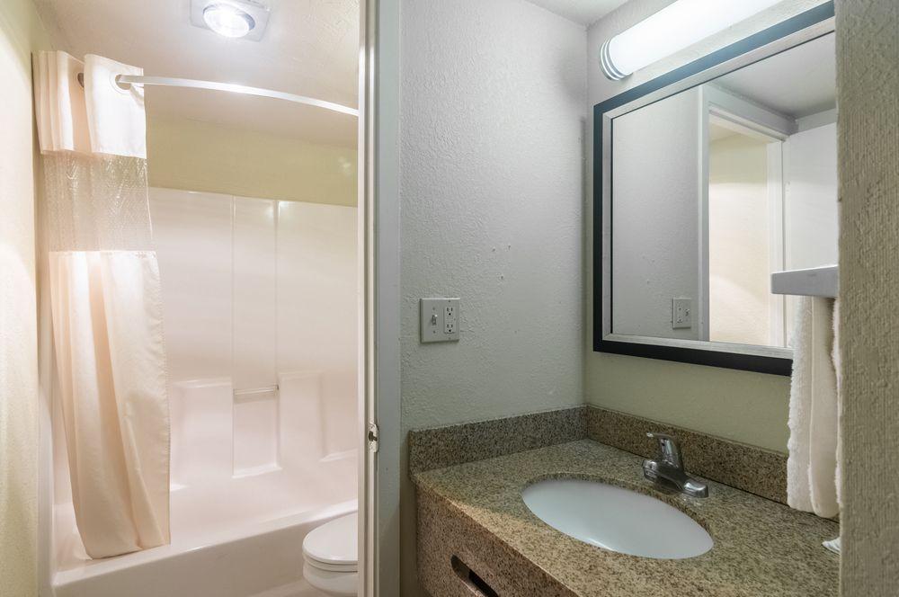 Oyo Townhouse Dodge City Ks Luaran gambar