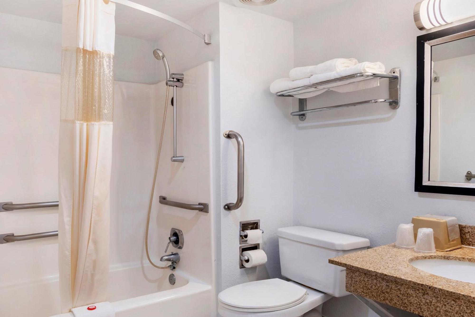 Oyo Townhouse Dodge City Ks Luaran gambar