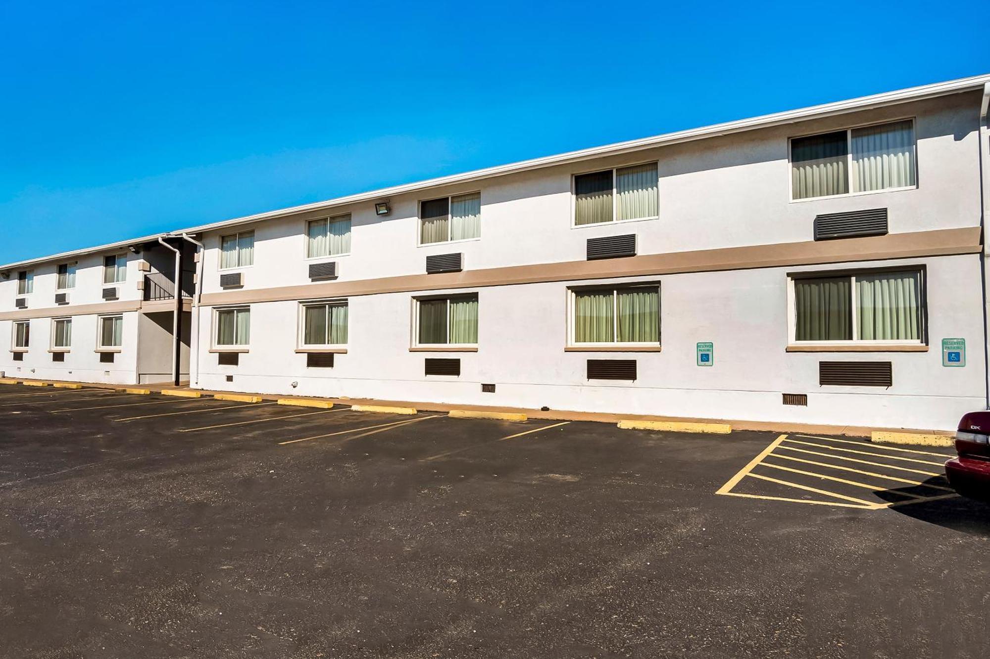 Oyo Townhouse Dodge City Ks Luaran gambar