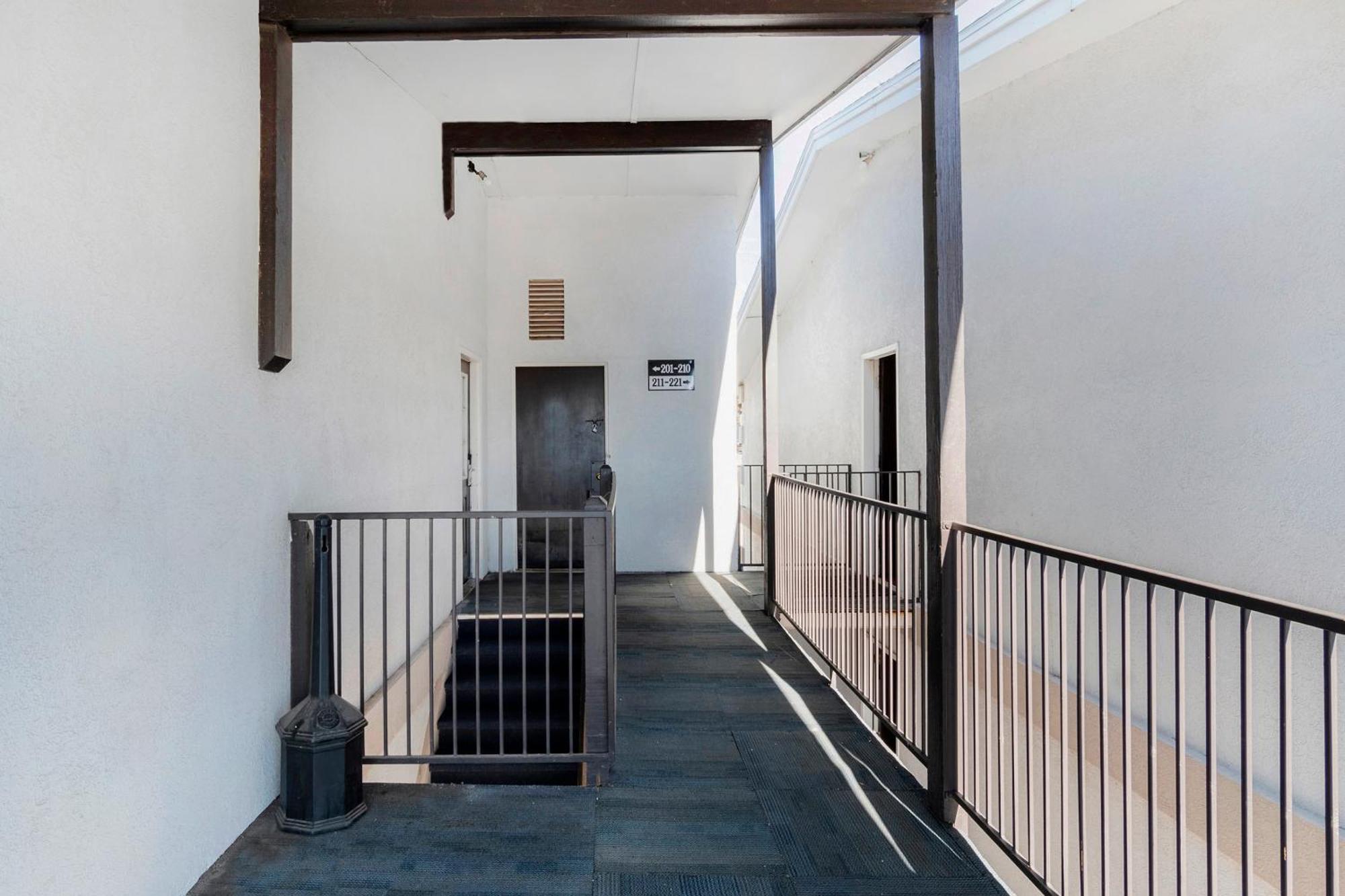 Oyo Townhouse Dodge City Ks Luaran gambar