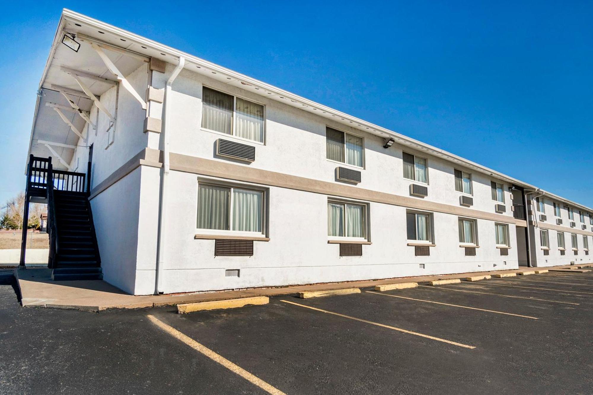 Oyo Townhouse Dodge City Ks Luaran gambar