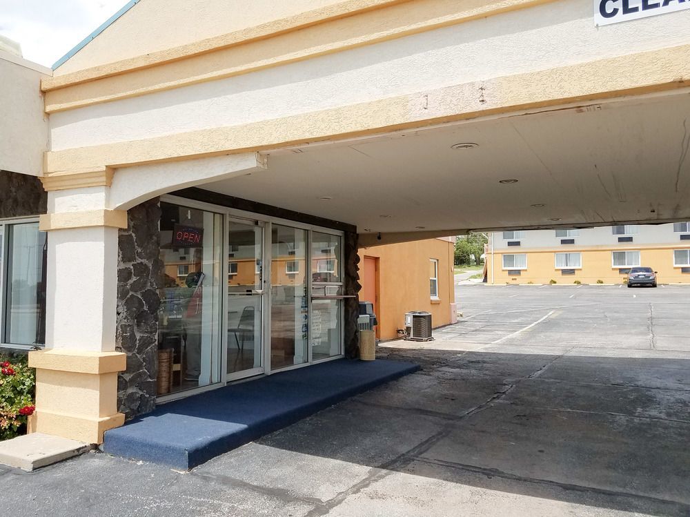 Oyo Townhouse Dodge City Ks Luaran gambar